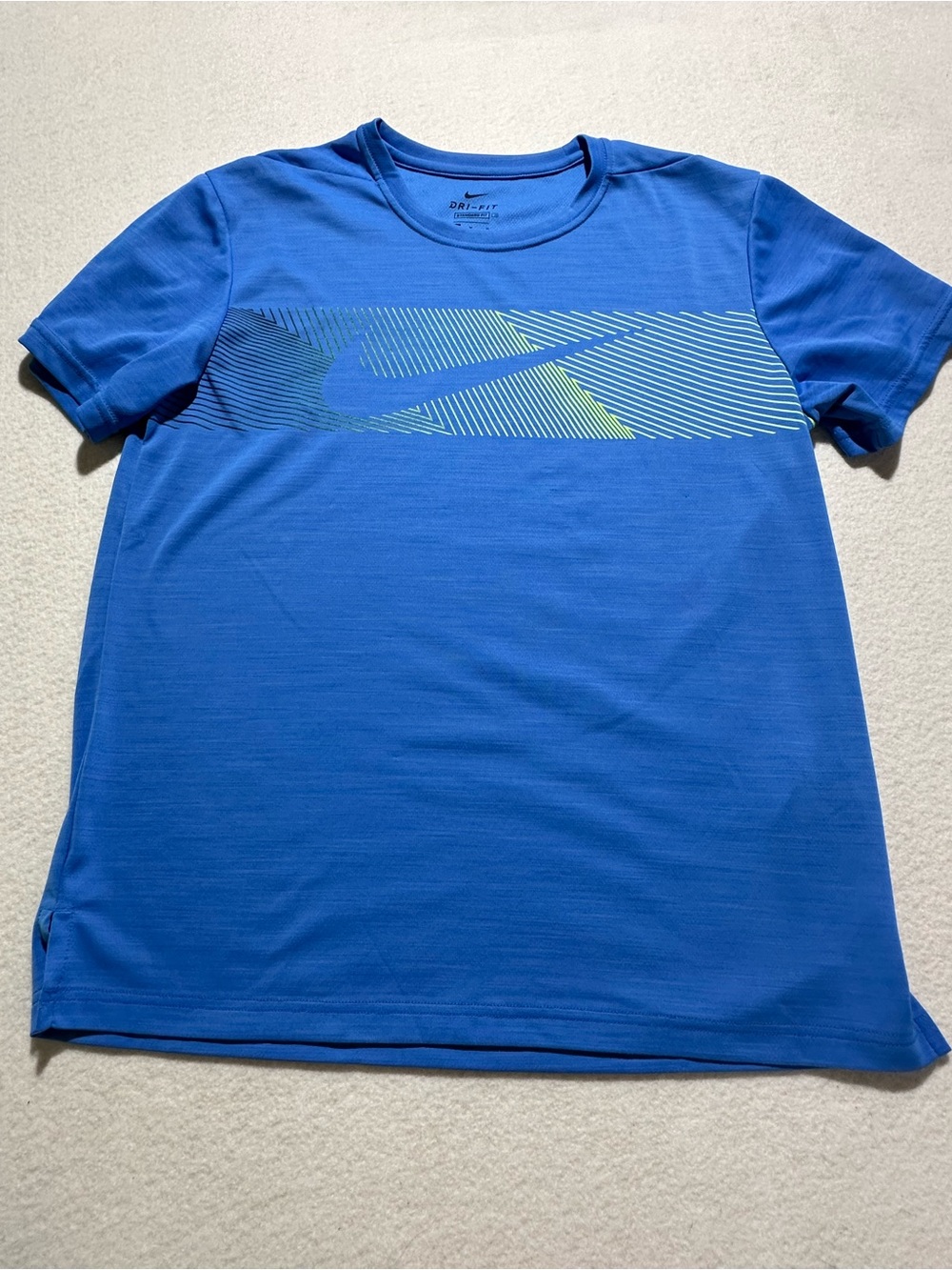 Nike Men's Light Blue Short-Sleeve Graphic Tee with Yellow Accent vintage size M